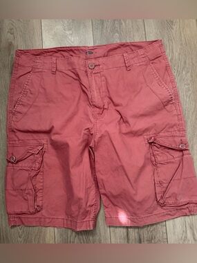 Old Navy Men's Cargo Shorts in Coral Red